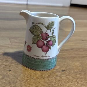 Wedgwood Sarah’s Garden Queen’s Ware Ceramic Pitcher Fruit Vintage 1997 12oz